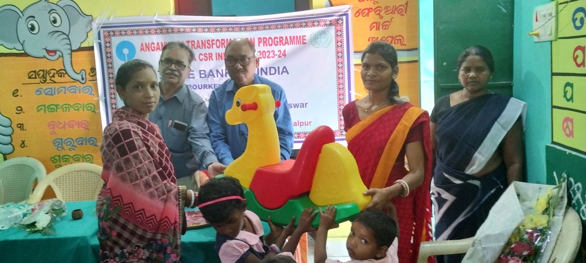 @CGMSBIBhu,@TheOfficialSBI Under Pan India CSR Initiative of State Bank of India and in association with SARC Sambalpur, Lamloi AW Center transformed under Rourkela RBO.Sri Shankarsana Pradhan CM, Smt Kausalya Sahu ICDS Supvr , Sri Ashok Kumar Panigrahi, Grace the occasion.