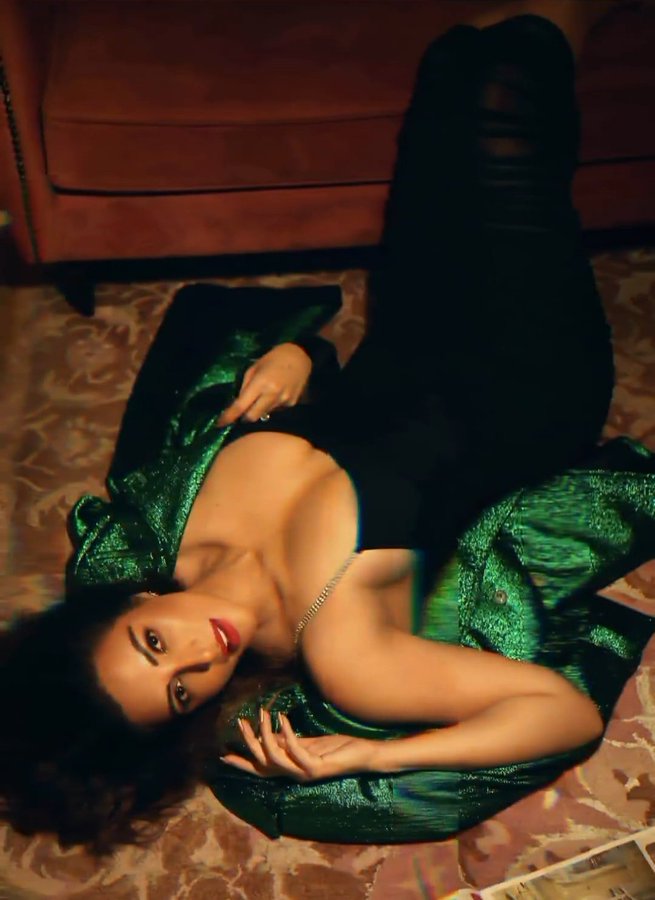 GI81I95XUAAW18Y?format=jpg&name=900x900