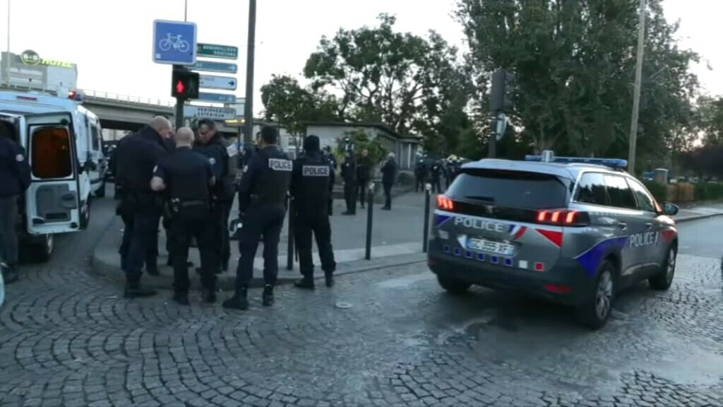 BFMParis's tweet photo. Crack à Paris: dealeurs et consommateurs font leur retour à La Villette
https://t.co/NjCheVklDX https://t.co/Yuqqx4YrnU