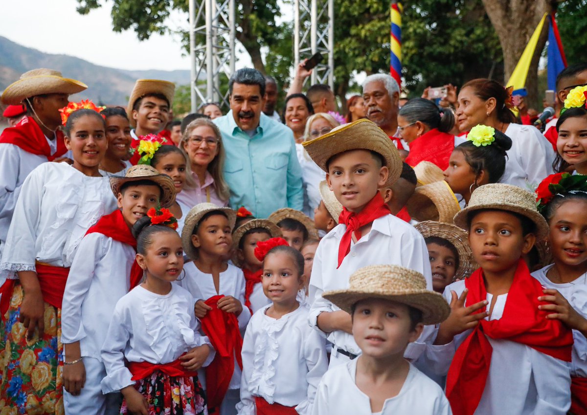 #MáximaFelicidadSocial

¡En las manos del Poder Popular está el Futuro de la Patria!

#MarcanoTieneConQué #18Marzo #FelizLunes