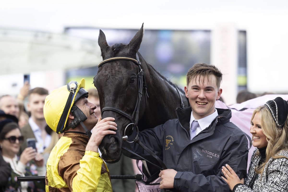 Galopin Des Champs homecoming Starting at the Lord Bagenal Inn, Galopin Des Champs along with his owners Audrey, Greg and Sarah Turley, will parade through Leighlinbridge tomorrow, Tuesday March 19 at 5:30pm. We hope to see you there 🏆