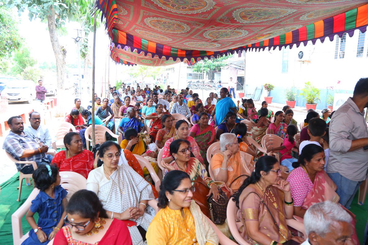drmadhushekhar's tweet photo. Huge success of 45th surgical camp by our #cheyutha voluntary organisation.. free TUBECTOMY for poor women @international woman’s day. Felicitation to #mothers of women doctors who are serving in cheyutha & women @Armoor who excelled in dance & literature . Did 54 operations.😊 https://t.co/g7HyuLnJqL