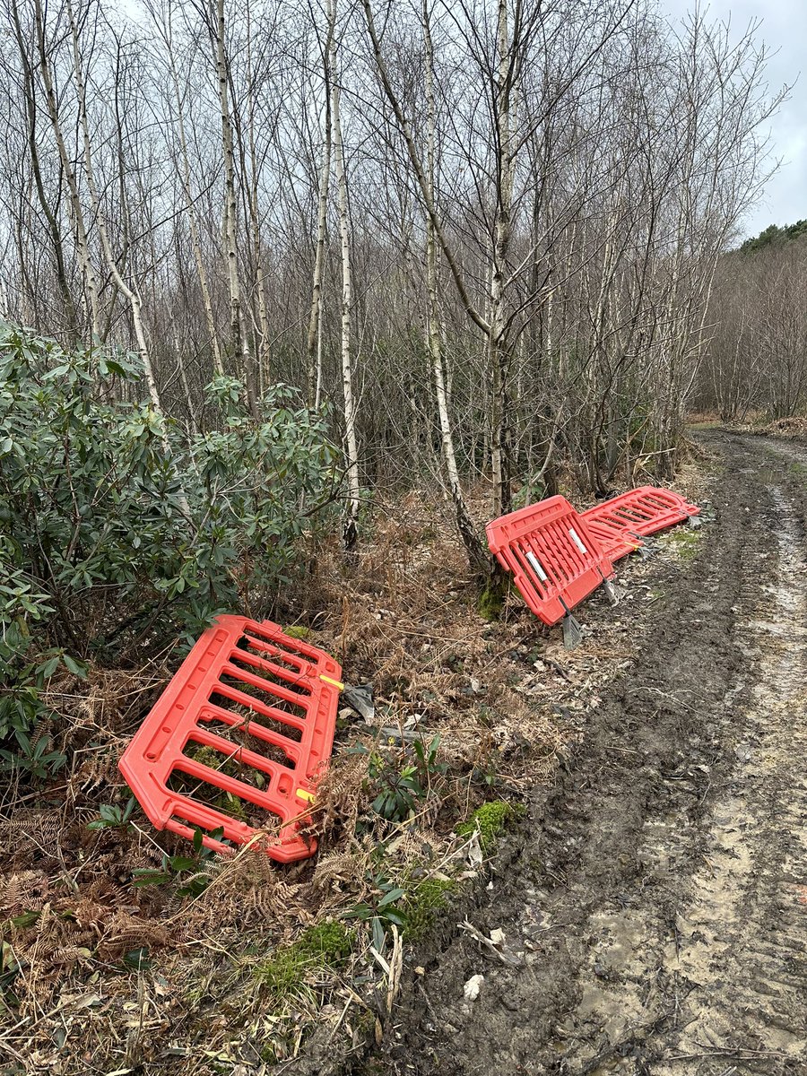 ianglash's tweet photo. @sewateruk Hi @sewateruk. Any update on this as they are still there?  This is in a nature reserve so could be reported as fly tipping. https://t.co/mbpGAOdYpy
