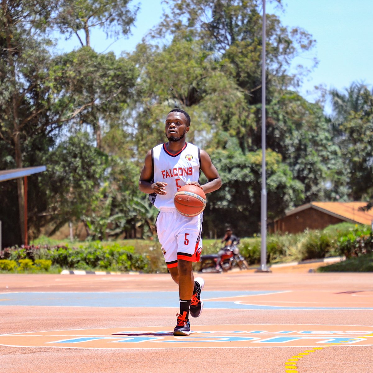 FalconsBballUG's tweet photo. Falcons basketball Club @FalconsBballUG  Opening fixture action against Kampala University @KampalaUni https://t.co/hbTaOD8X9D