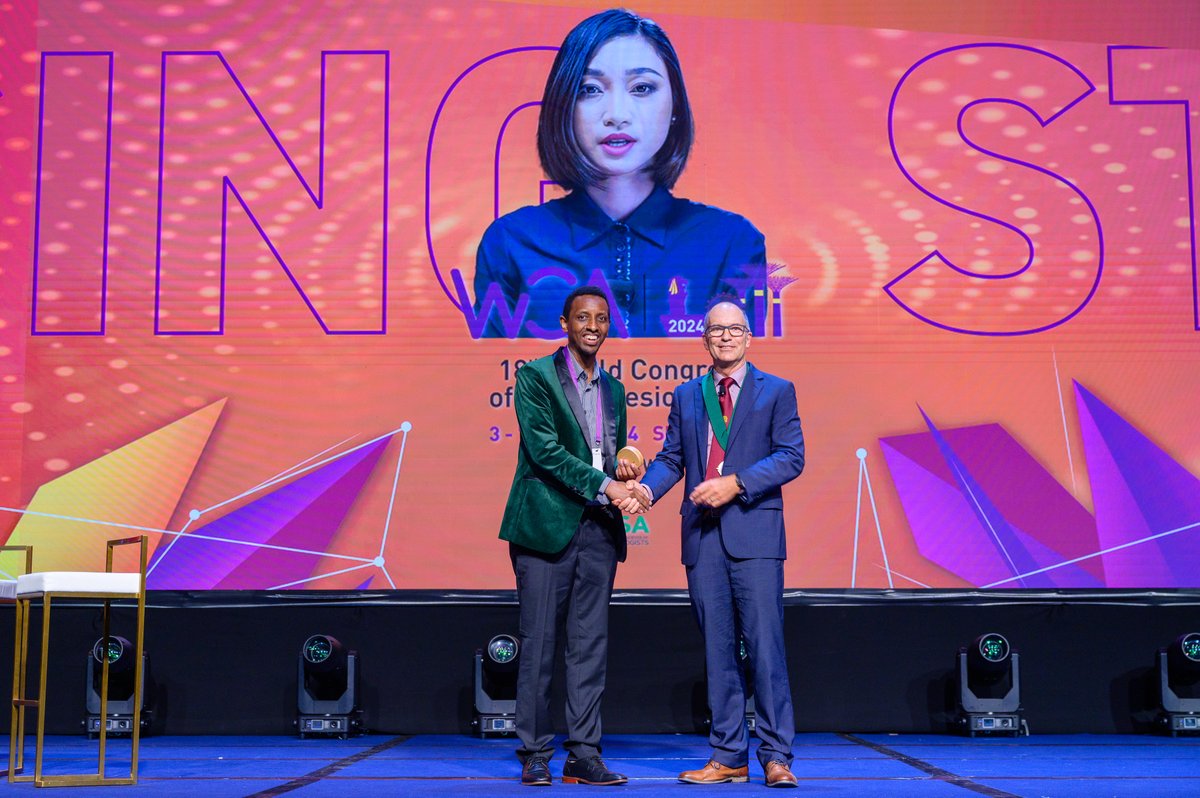 Great photo of #RisingStarAward winner at #WCA2024: Eugene Tuyishime (Rwanda) The Rising Star Award celebrates the achievements of new anaesthesiologists or trainees who have made significant impact in their own hospital and beyond @wwmorriss @wfsaorg @EugeneTuyishim2
