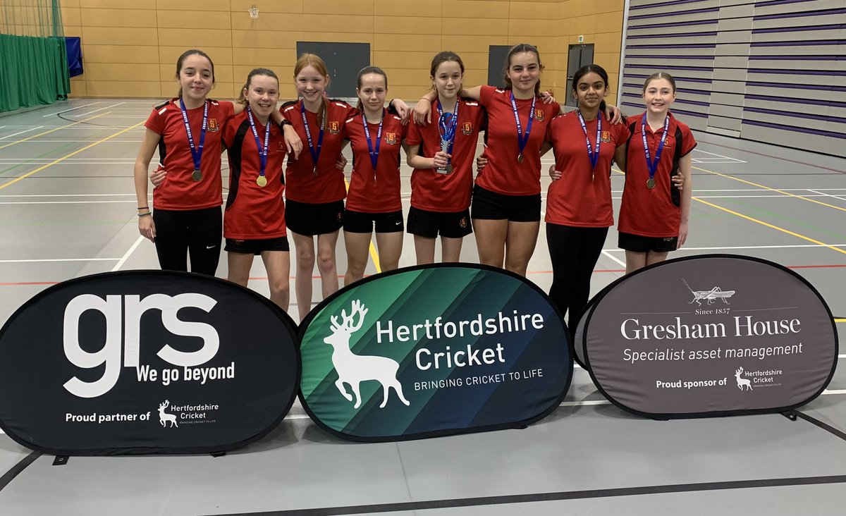 U13 Indoor cricket COUNTY CHAMPIONS!! The girls won 3 out of 3 and will now represent Hertfordshire schools at the regional finals! @hertscricket @hertscricketwg 🏏