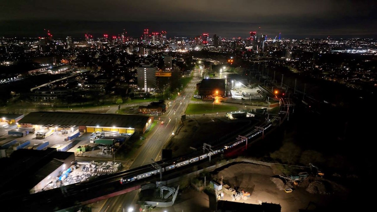railpage's tweet image. Transpennine Route Upgrade progress marked by first electric train dlvr.it/T4F1X8 #accessibility #ChurchFenton #Class331 #GreaterManchester