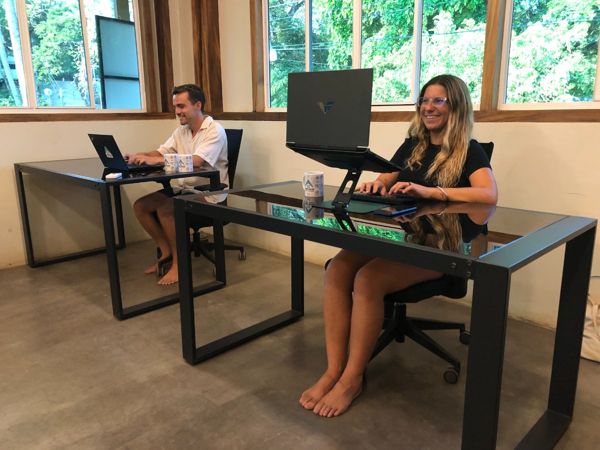 Today is a good day to work on the beach!!! 💻🏖️😎
.
.
.
#coworking #elzonte #elsalvador #sansalvador