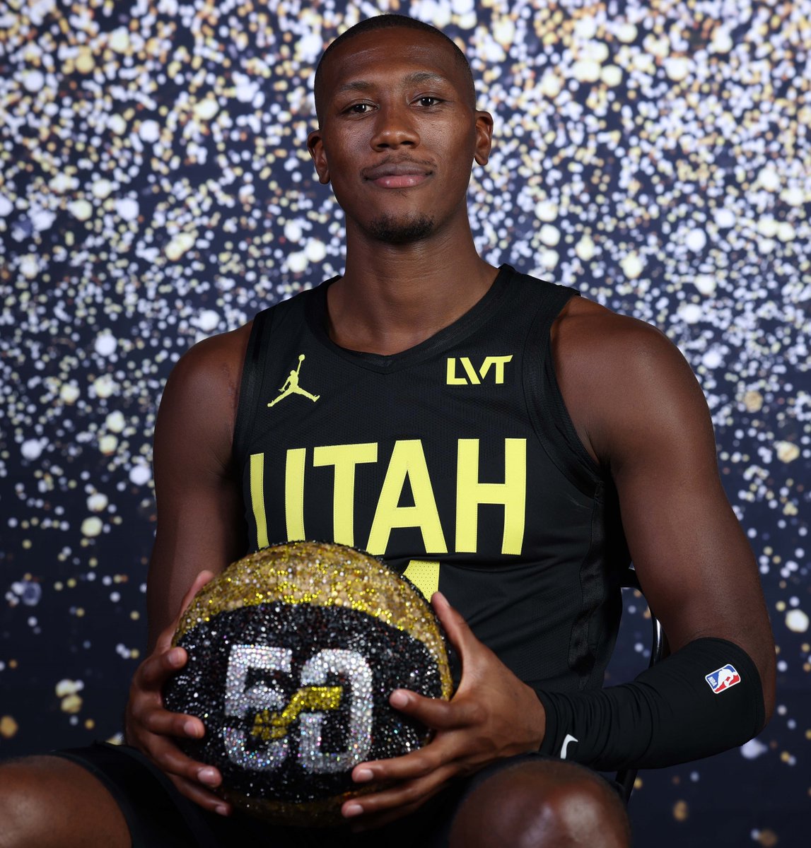 Join us in wishing @KrisDunn3 of the @UtahJazz a HAPPY 30th BIRTHDAY! #NBABDAY