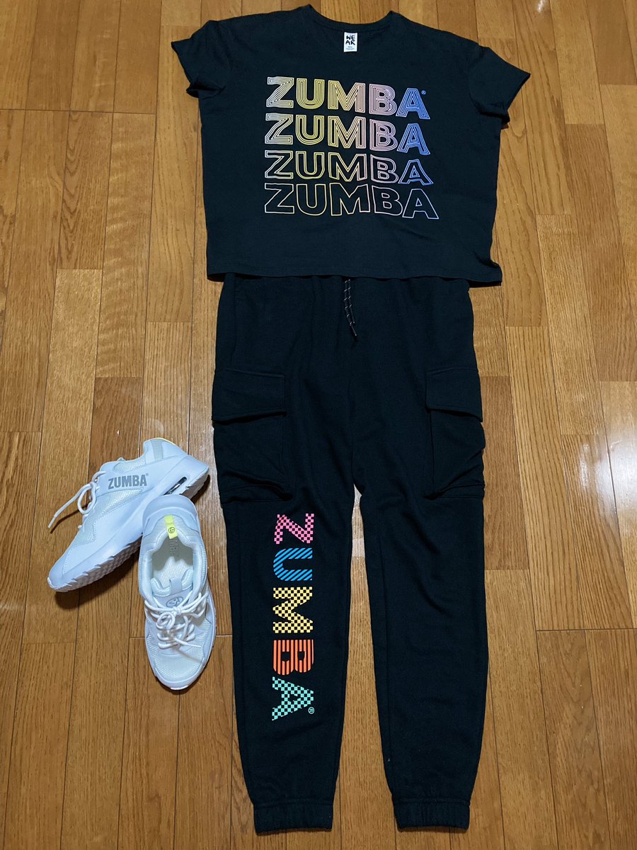 3hZF0vSQu6ehz92's tweet photo. 4月に開催されるカリエンテに参加する事にした♪まだかっこよく踊る自信は無いのに…つい勢いで参加表明してしまった💦
(もう後に引けない…😅)
本番までに振りは覚えられるかな〜💧💧💧
でもウェアとシューズを揃えたら気分は上がるよね⤴️🤭
#zunba #カリエンテ https://t.co/KZSOEYJSSk
