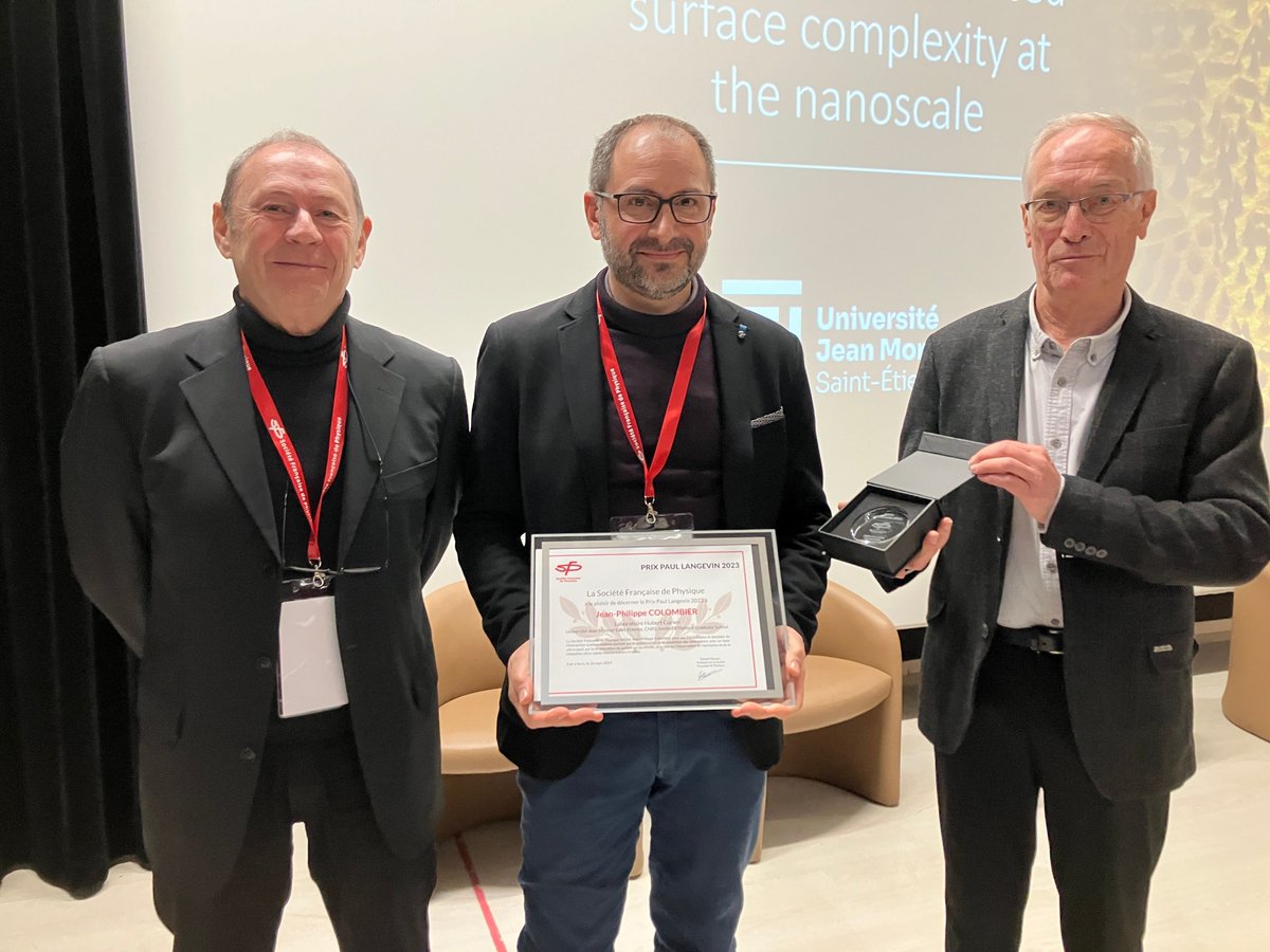 Société Française de Physique (@sfp_officiel) on Twitter photo Félicitations à Jean-Philippe Colombier qui a reçu son prix Langevin 2023 ce samedi à l'ENS Paris - PSL. 🏅
Il est professeur au Laboratoire Hubert Curien (CNRS, <a href="/Univ_St_Etienne/">Université Jean Monnet Saint-Étienne</a> , <a href="/InstitutOptique/">Institut d'Optique</a>) et travaille sur l'interaction lumière-matière
buff.ly/48T1iDq Félicitations à Jean-Philippe Colombier qui a reçu son prix Langevin 2023 ce samedi à l'ENS Paris - PSL. 🏅
Il est professeur au Laboratoire Hubert Curien (CNRS, <a href="/Univ_St_Etienne/">Université Jean Monnet Saint-Étienne</a> , <a href="/InstitutOptique/">Institut d'Optique</a>) et travaille sur l'interaction lumière-matière
buff.ly/48T1iDq