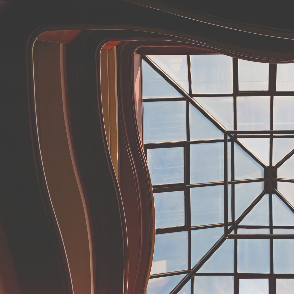 HotelesCenter's tweet photo. Cada curva, cada línea, es un reflejo de la pasión que dedicamos a crear espacios únicos, donde la arquitectura y la estética se cuidan en cada detalle.✨

📍Hotel Badajoz Center https://t.co/ox9boZ4iMX