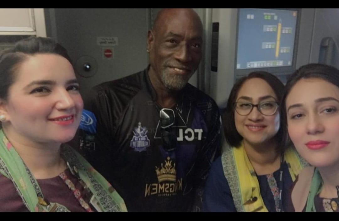 While @thePSLt20 cricket fever is coming to an end, we felt honored to welcome #legend cricketer and one of the all time greats of the game, Mr. @ivivianrichards onboard #PIA. Hope to see you again Sir Vivian. #PSLFinal #PSL9Updates @TeamQuetta