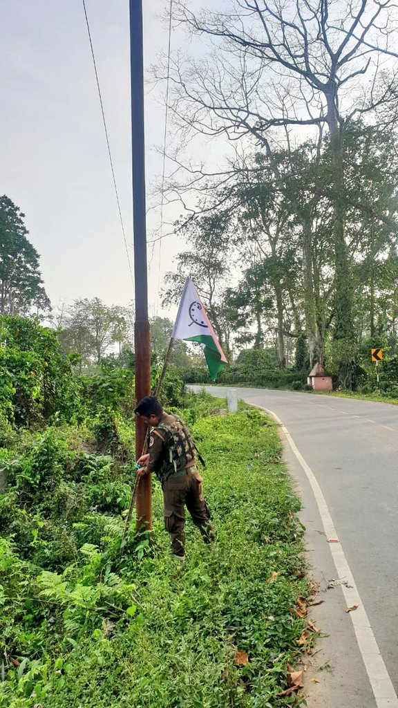 ADCDeomali's tweet photo. In lieu of announcement of MCC, removal of posters, flags, etc on the public property is being carried out by FST(Flying Squad Teams) to prevent Defacement of Property. https://t.co/dto5Gp2yLV