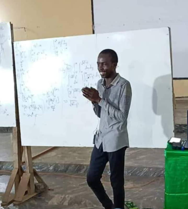 FUTAkure's tweet photo. FUTA STUDENT, SAMUEL OLUWAPELUMI, COMPLETES 84 HOUR (4 DAY) MATH-A-THON
At exactly 12:04 on Sunday, March 17, 2024. Samuel Emmanuel Oluwapelumi, an Industrial Mathematics Student of the Federal University of Technology Akure   FUTA completed his FOUR DAY MATH-A-THON, https://t.co/CWkBQGSGkI