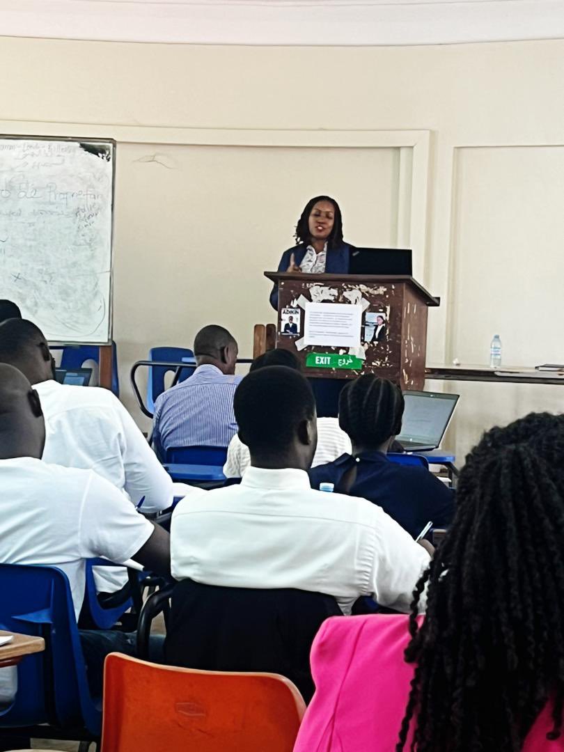 Ms. Rachel Niringiye, Senior Registration and Compliance Officer, Office of the Official Receiver at @URSBHQ giving a guest lecture to LLB IV students this afternoon.