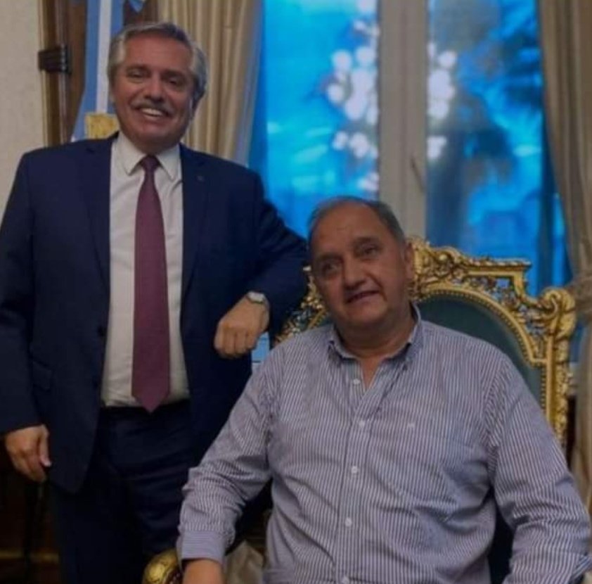 implacableCR's tweet photo. ✌️

Cuánto nos cuesta el sueldo del Senador Peronista Kirchnerista CARLOS LINARES?

Cuánto nos cuestan sus DIECIOCHO asesores?
Qué hace cada uno de ellos?
Cuál es su función?

Este es el listado.

No menciono su cuenta porque me tiene bloqueado.

Cuánto nos sale esto, Carlitos? https://t.co/Jr03UKunuQ
