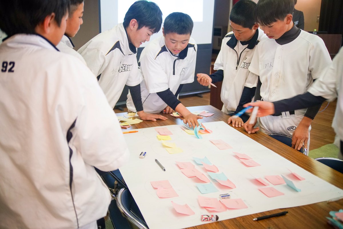 seed_s_sport's tweet photo. 《ATHLETE ACADEMY》
先日は岐阜県の野球チーム、下呂ボーイズ( @BoysGero )の中学生に向け、ライフスキルのプログラムを実施してきました。

チームでの活動、普段自分が考えている事を、一人ひとりが熱心に言語化していたのがとても印象的でした！

#AtheleteAcademy
#ライフスキル
#スポーツ教育 https://t.co/EDEKhsH8KZ