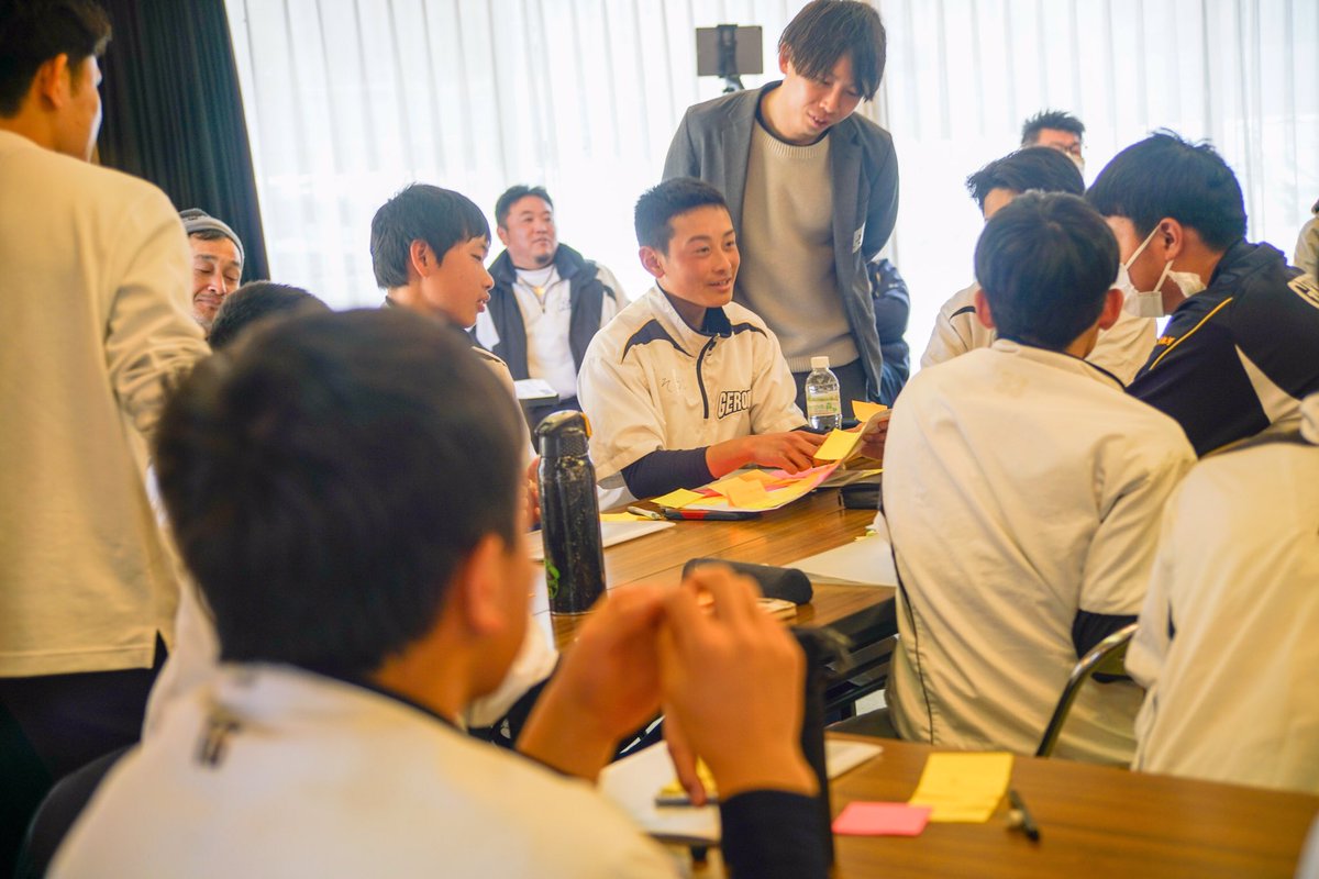 seed_s_sport's tweet photo. 《ATHLETE ACADEMY》
先日は岐阜県の野球チーム、下呂ボーイズ( @BoysGero )の中学生に向け、ライフスキルのプログラムを実施してきました。

チームでの活動、普段自分が考えている事を、一人ひとりが熱心に言語化していたのがとても印象的でした！

#AtheleteAcademy
#ライフスキル
#スポーツ教育 https://t.co/EDEKhsH8KZ