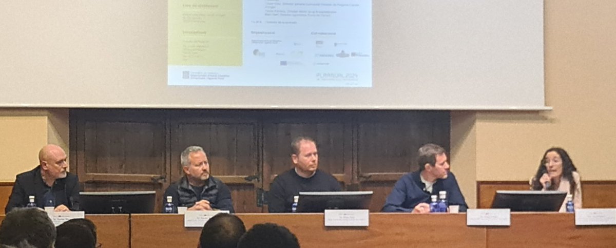 Comença la taula rodona de tecnologia fertirrigació. 

Ines Samperi <a href="/cayc_es/">C.G.R. CAYC</a>
Xavi Diaz <a href="/Canals_Urgell/">Comunitat General de Regants dels Canals d'Urgell</a>
Xavier Farreny europistachios 
<a href="/J_Lordan/">Joan Lordan</a> 

Recordant la tanca del Canal de 2023.