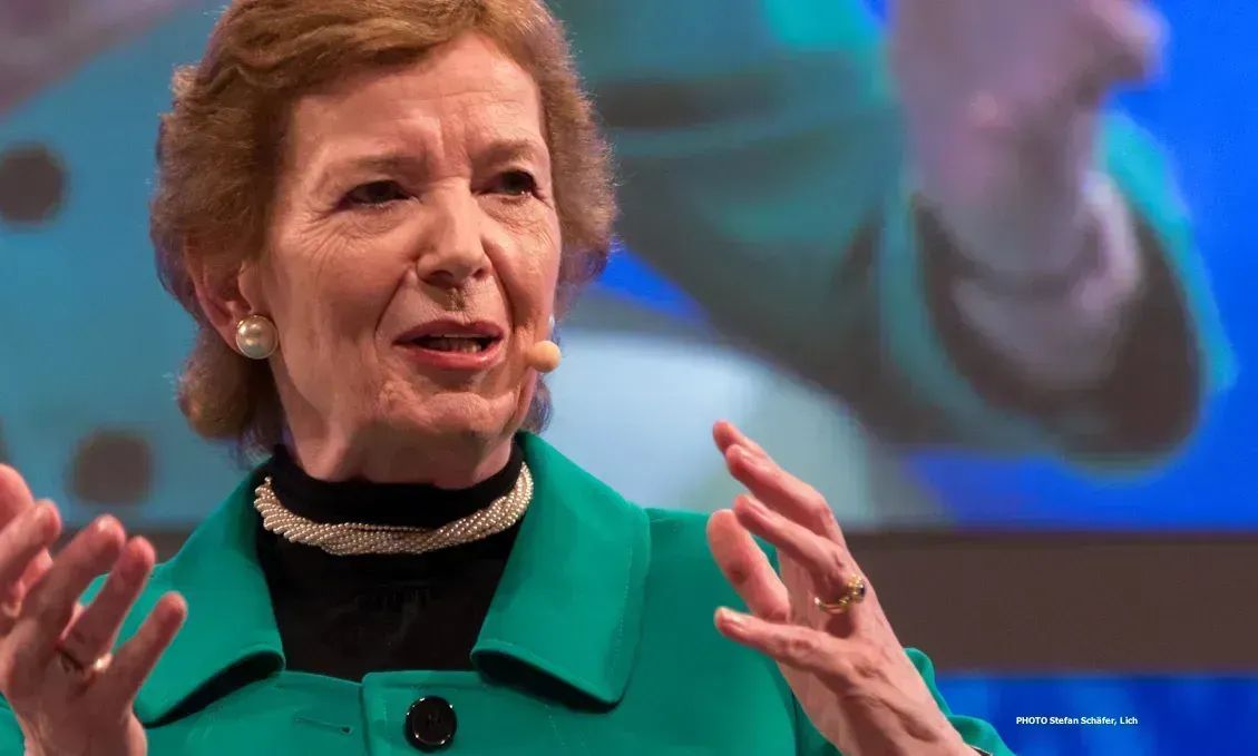 RepublicStaff's tweet photo. This is Mary Robinson, the first woman to be elected president of Ireland, serving from 1990 to 1997, before going on to be the UN's High Commissioner for Refugees. #AbolishTheMonarchy https://t.co/f8d23slTIh