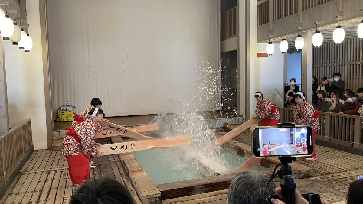 ty_k1969's tweet photo. 草津で温泉三昧してきました。訪れたのは久しぶりでしたが、街並みがすっきりしたことと、ヤングが多かったのが印象的でした。お湯の良さはもちろんのこと。 https://t.co/Nl0KtwyCp4
