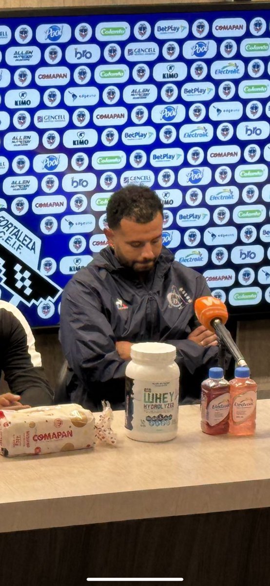 leonelcerrudo's tweet photo. El mood de lunes después de que no ganó América el fin de semana… https://t.co/z5zEY5iTRa