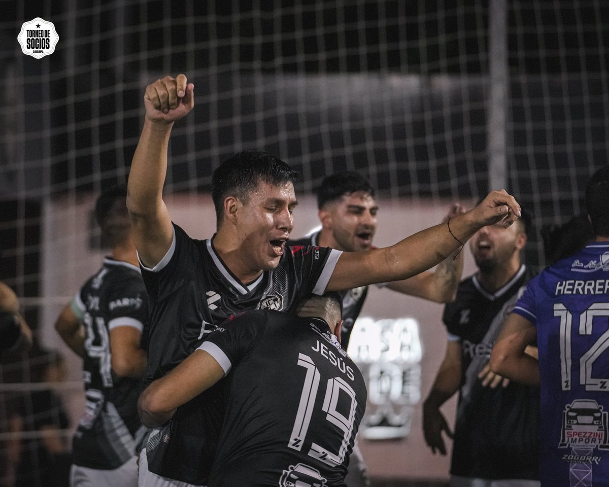 Que tu magia siempre nos acompañe Gordo Querido.💔 🙏