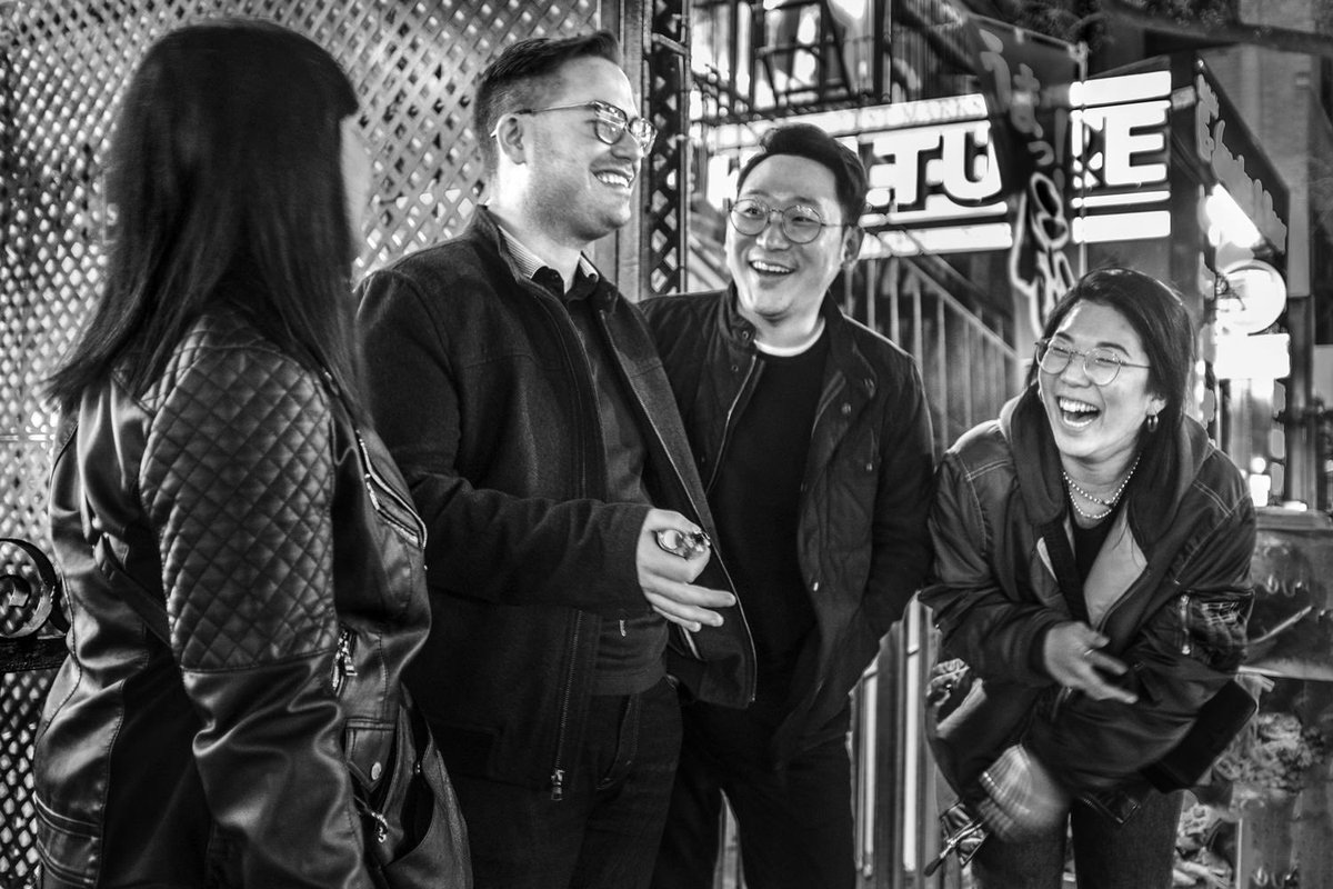 Spontaneous Improv 
#FujiX100F
1/20th@ƒ2-ISO3200

#nightphotography #laughing #smiles #laughter #friends #composition #grain #darkroom #cinematic #documentary #photojournalism #streetphotography #blackandwhite #bnw #fujifilmacros #StMarksPlace #Cooperunion #fineart