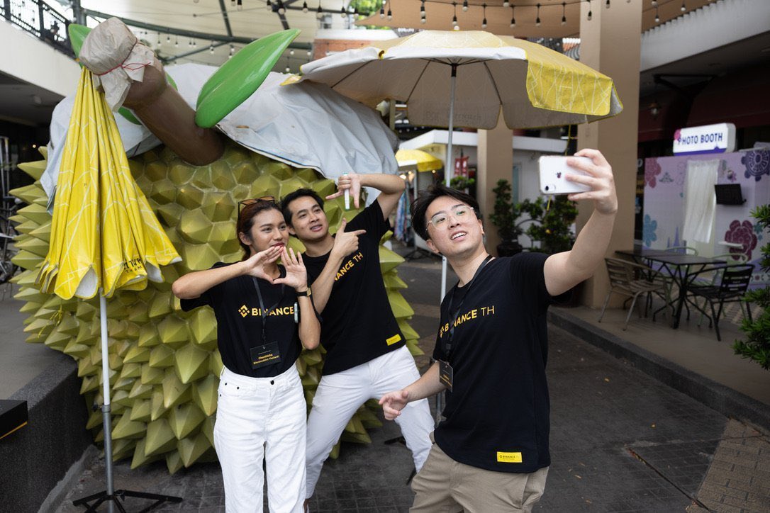 Binance_TH_'s tweet photo. สำรวจกรุงเทพมหานครไปพร้อม ๆ กันกับเราผ่านกิจกรรม #BinanceTH Walk rally🇹🇭🚶
📍เสาชิงช้า
📍ถนนข้าวสาร
📍ท่ามหาราช
📍สนามหลวง
#MOREwithbinanceTH
*คริปโทเคอร์เรนซีและโทเคนดิจิทัลมีความเสี่ยงสูง ท่านอาจสูญเสียเงินลงทุนได้ทั้งจำนวน โปรดศึกษาและลงทุนให้เหมาะสมกับระดับความเสี่ยงที่ยอมรับได้