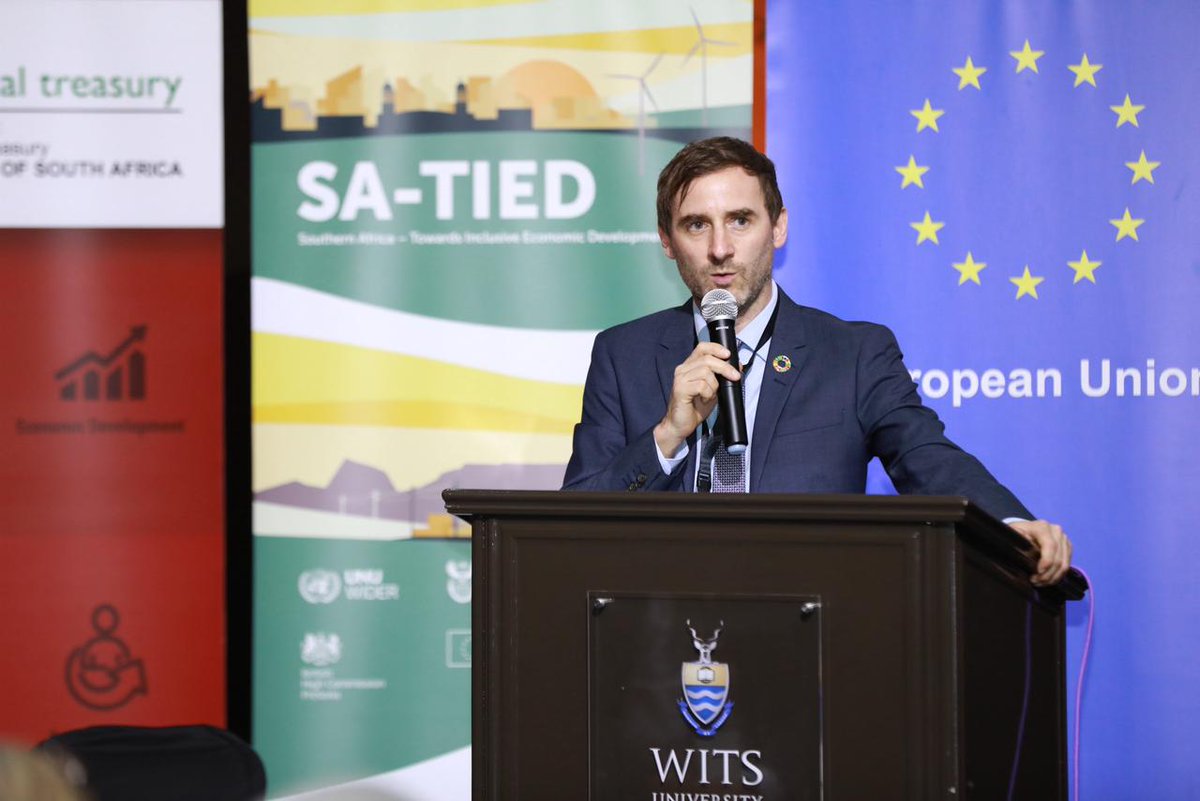 Dominik Etienne @UNUWIDER highlights the significance of the @EUinSA #SATIED funding agreement and emphasizes #SATIED's alignment with South Africa's national priorities, acknowledges key partners and government representatives. Watch LIVE NOW📹 go.unu.edu/lycI1