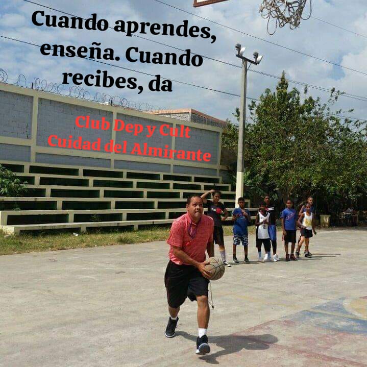 Cada niño debería tener en sus vidas un adulto que se preocupe por ellos. Y no siempre es un padre biológico o un miembro de la familia. Puede ser un amigo o un vecino. A menudo es un maestro (Joe Manchen) <a href="/luisabinader/">Luis Abinader</a> <a href="/raquelarbaje/">Raquel Arbaje</a> <a href="/mineconomiard/">Ministerio de Economía, Planificación y Desarrollo</a> @vielkapolanco6