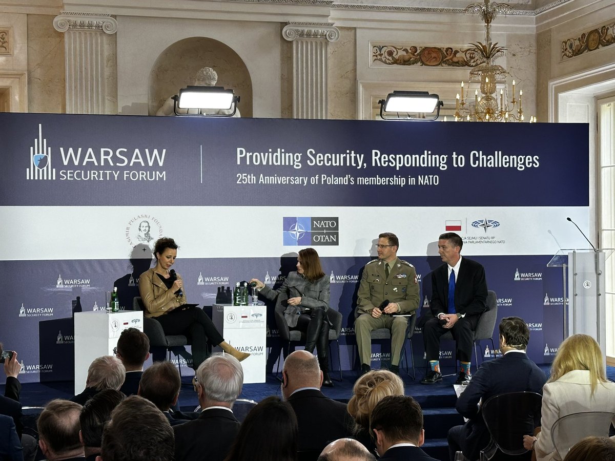 „To credibly deter cyber attacks, we need the capacity to strike back, whereas most #NATO members only have defensive cyber capabilities. This must change.' - @FlorenceGaub during panel discussion „Understanding NATO’s Challenges of the Future”.