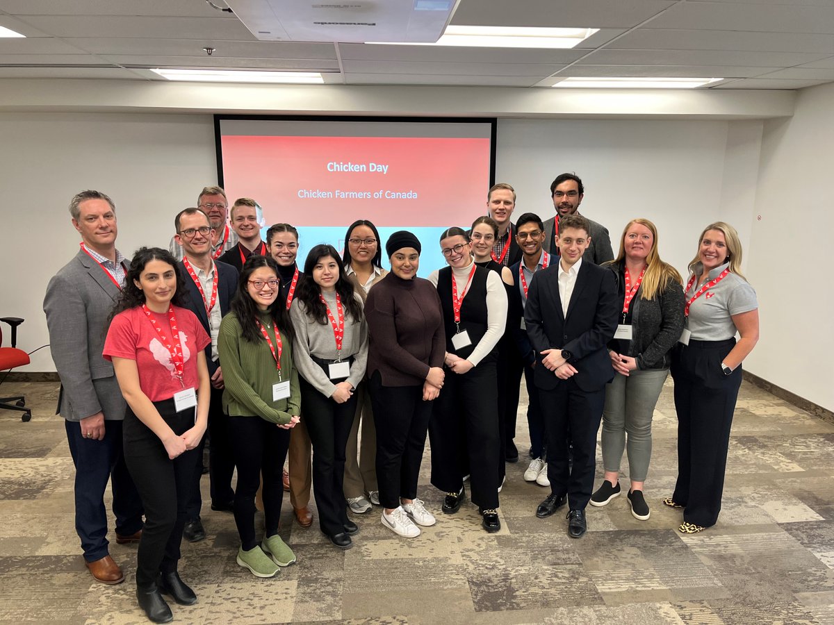 As proud sponsors of the Parliamentary Internship Programme (@PIP_PSP), @TheInsideCoop welcomed the 12 Parliamentary Interns to virtually visit a chicken farm to learn more about Canadian chicken farming excellence. Learn more: bit.ly/3IDH59R #Iheartchickenfarmers