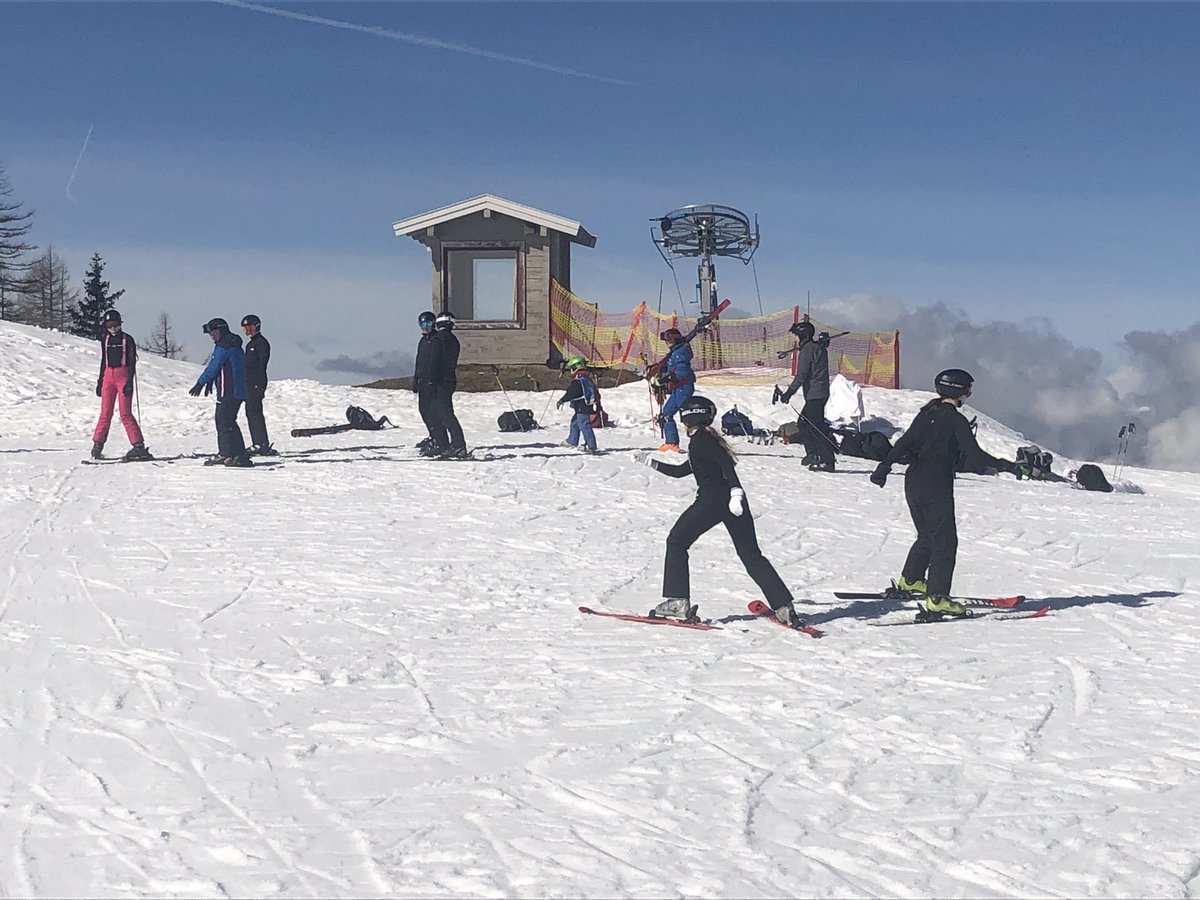 IanMcniven1's tweet photo. Yesterday was the First day on snow for @DMS_JHG_South and the group Where looking at the #CentralTheme on a blue bird day
@ArmyAdvTrg supposed by @CO_AUOTC #Adventuretraining #opportunities #skiing @alpendorf @BASIOfficial @Snowsport_Scot https://t.co/LSRx2rWGSS