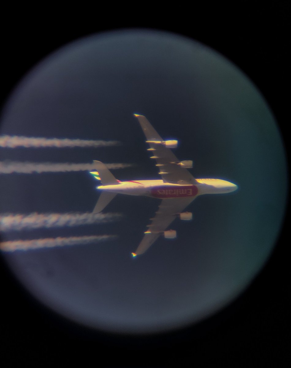 _silerok_'s tweet image. Ένα πανέμορφο SuperJumbo στα 39.000 πόδια με προορισμό το Dubai. 
#emirates #a380 #planespotting