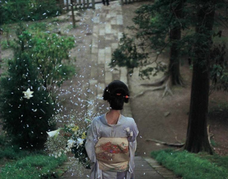 “세이준의 이러한 예술적 일탈, 그리고 (영화적) 관습으로부터의 이탈을 가장 극명하게 보여주는 수작이라고 할 수 있을 것이다.” -김효정 영화평...