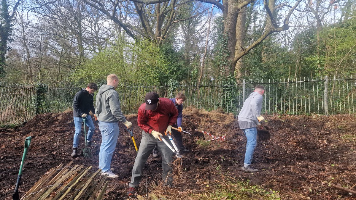 Huge #thankyou to @TCVtweets and @PwC_UK #volunteers for their hard work at #streathamcommon 💚🌳 They've helped us begin to reclaim an overlooked space that used to be a green waste area, as part of our commitment to reduce our carbon footprint we're keen to reinstate it 💚🌳