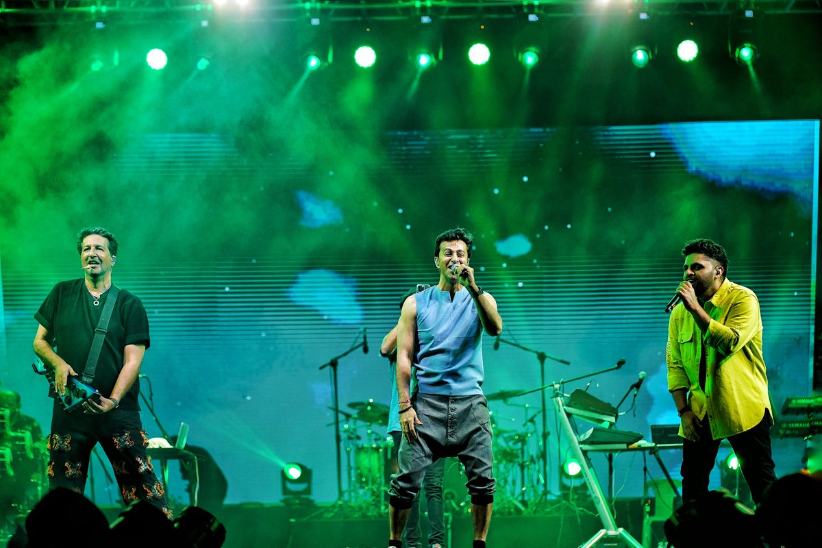 VITAPuniversity's tweet photo. Three weeks since VITopia2024, yet its magic still enchants us! From electrifying dance battles to soul-stirring music sessions, the memories linger with a smile. Huge shoutout to all performers and participants for making it a roaring success! 🎉🎭🎶 #VITopia #CulturalFest https://t.co/glanr18HF3