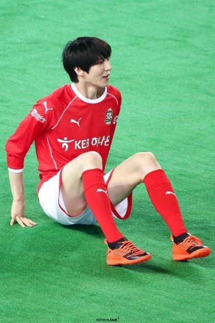Jiwukard96's tweet photo. @sejoq ayo beb nemenin pacar kita main bola https://t.co/kZJ4g7P2qH