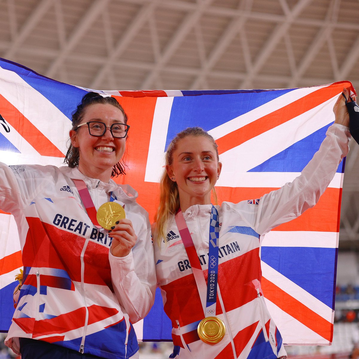 🥇🥇🥇🥇🥇🥈 Five golds and one silver later Britain's most successful female Olympian. Thank you for everything @LauraKenny31 🙏