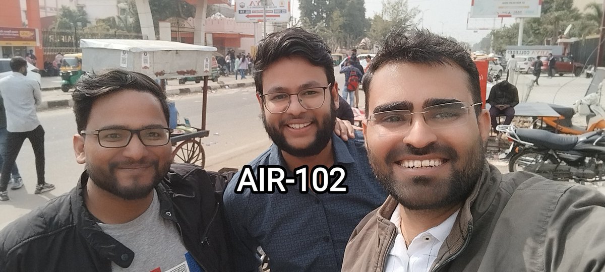 DeepakkPoonia's tweet image. AIR-102 in GATE CSE 2024 🏆 Karan Agrawal (Middle in the picture below)
▪️Karan was @GOClasses_CSE Complete Course Student for #GateCSE2024 Prep. Consistent & Dedicated.
Congratulations Karan Agrawal 🏆❤👌
#Gate2024 #GateCSE #AIR102 #Goclasses