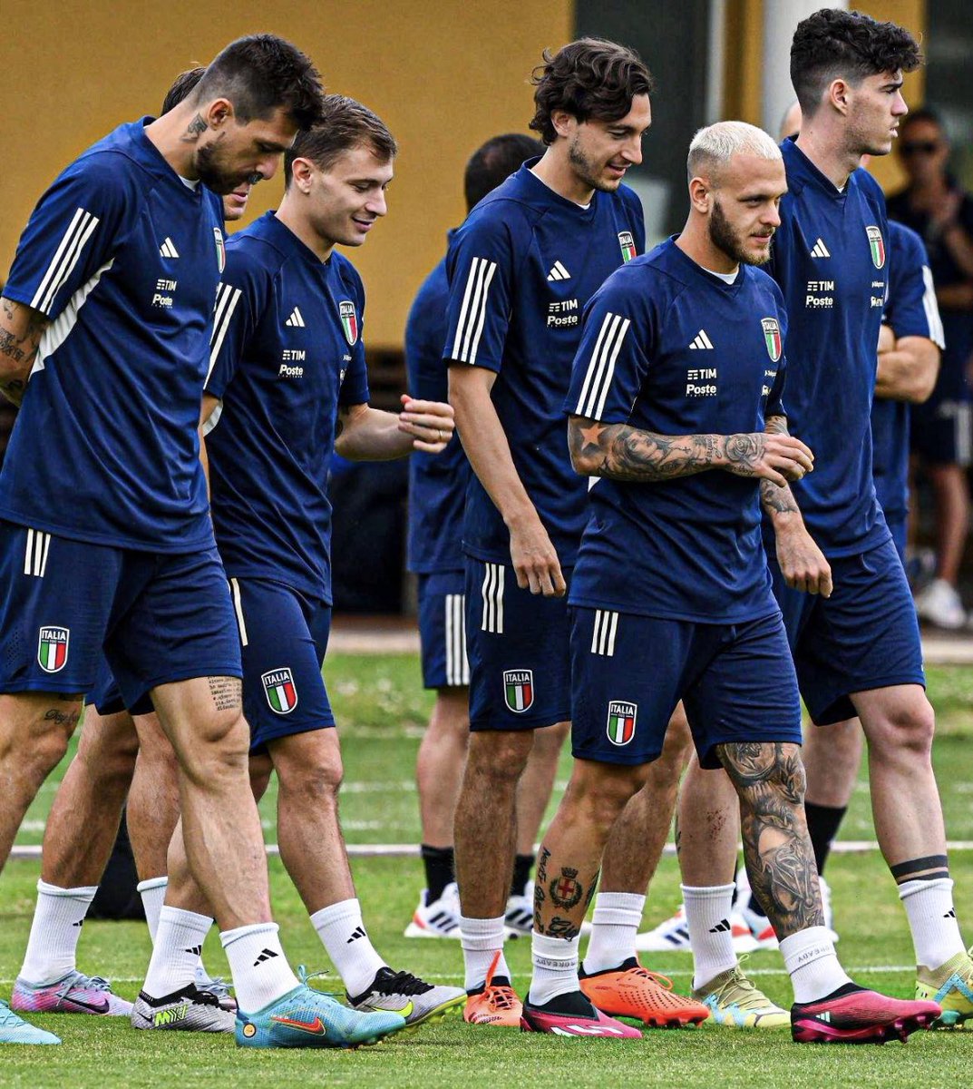 Tifatela voi sta merda a giugno, frega un cazzo se hanno addosso la maglia del mio paese