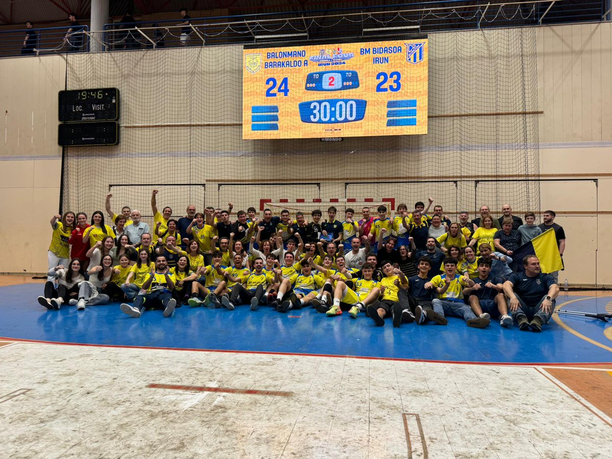 Enormes todo fin de semana la afición desplazada a Irún, que no dejo ni un segundo de alentar a nuestros juveniles.
Eskerrik asko😍
CAMPEONES DE EUSKADI JUVENIL MASCULINO 💛💙💪
#harrobia #cantera #MasFuertesQueNunca
#vamosBaraka #GoazenBaraka #euskaleskubaloia #eskubaloiaEuskadi