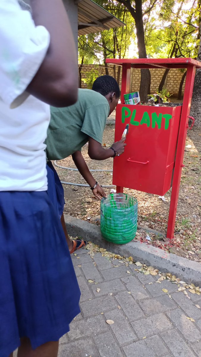 Connect_2Retain's tweet photo. We've launched the Access Zero Waste project with Frere Town & Khadija Secondary Schools! Together, we're turning waste into resources, promoting segregation, monetization, & using tech for efficient management. Let's make a difference! #ConnectToRetain
@USEmbassyKenya @VSOKenya https://t.co/hWu9SUboQG