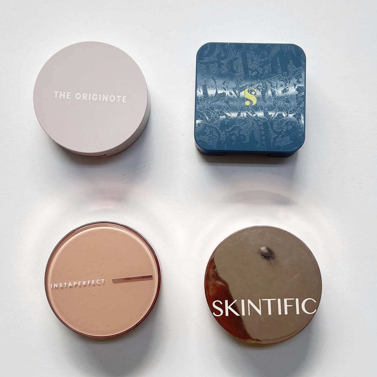 h0neymilktea_'s tweet image. mau kasih referensi cushion oily skin friendly untuk bukber &amp;amp; lebaran agar makeup anti longsor🫵🏻

rate &amp;amp; review jujur sesuai pemakaian sendiri✅

ada wishlish kalian? wajib bookmark yah💌