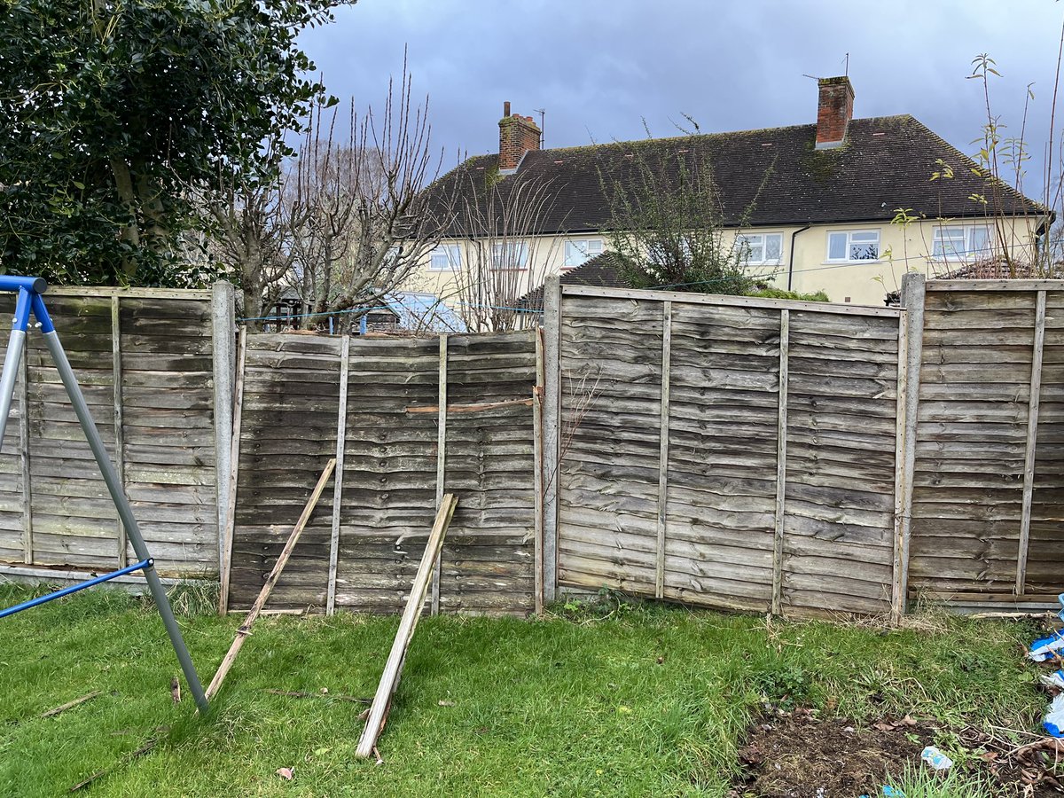 ABCFencingLtd's tweet photo. Before and after transformation!🏠
Another #residential project in #Hertfordshire have been transformed after the #fence being damaged by the storm!
👉Contact us 📞01727 824788
https://t.co/jXCwYkVgag
 #fencing #fenceinstaller #fencecontractor #stalbans #hitchin #radlett #welwyn https://t.co/9WGoGiKm0C