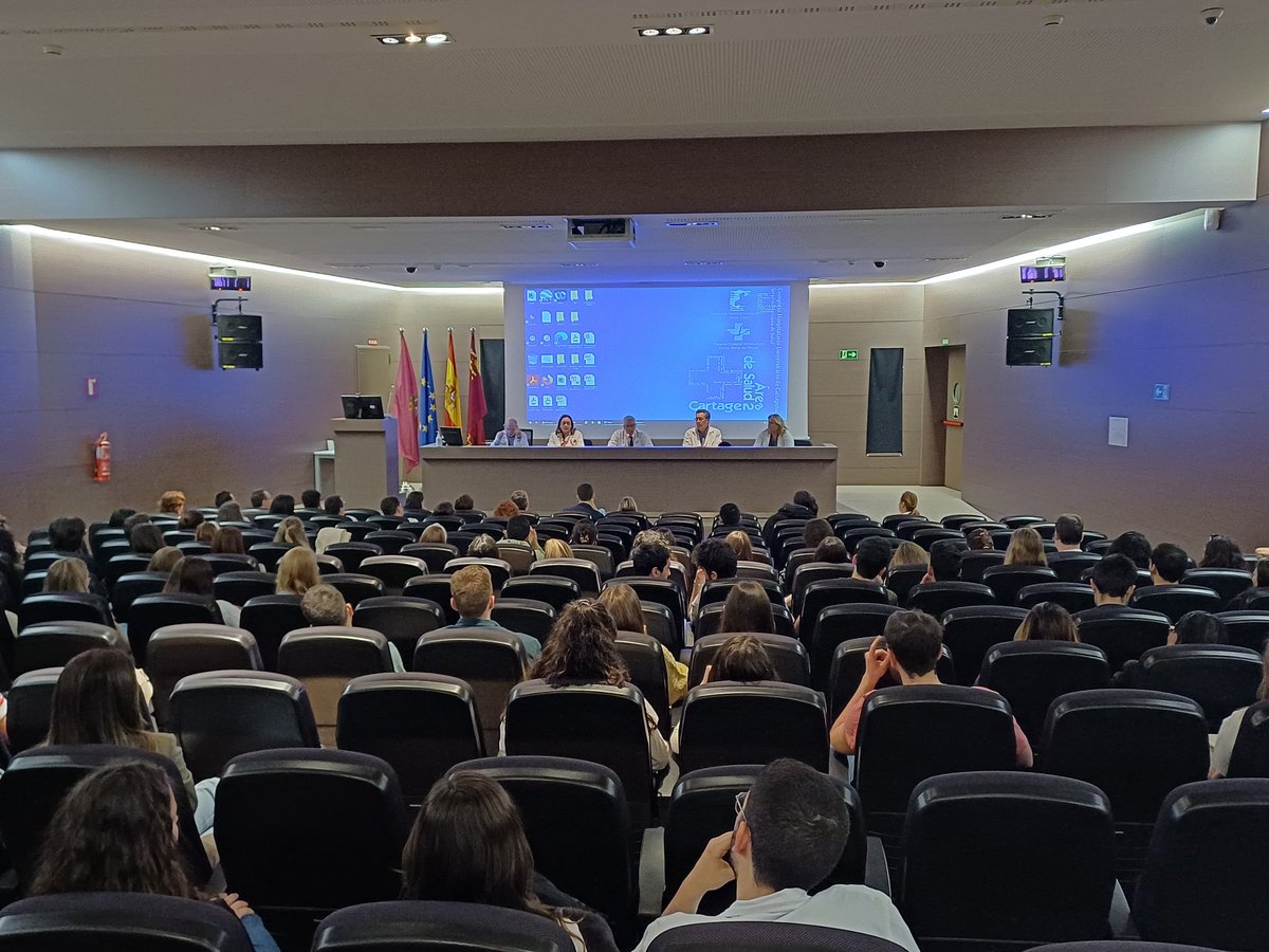 Area2Cartagena's tweet photo. El Hospital Santa Lucía acogió una jornada de puertas abiertas para que los nuevos residentes pudieran conocer el Área de Salud:
➡️Centros sanitarios, recursos humanos y materiales, tutores y docentes. 
✔️Personas, equipos, calidad, innovación y experiencia.
@Murciasalud https://t.co/c6NbGsSFDl