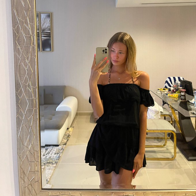 LOOKING FOR A BOYFRIEND!!🌝 message me on my page if you want to be THE ONE!💖 (no joke) link 1n b10 🥰<a href="/tag/barbie"class="tags"><span>#barbie</span></a><a href="/tag/barbiemovie"class="tags"><span>#barbiemovie</span></a>