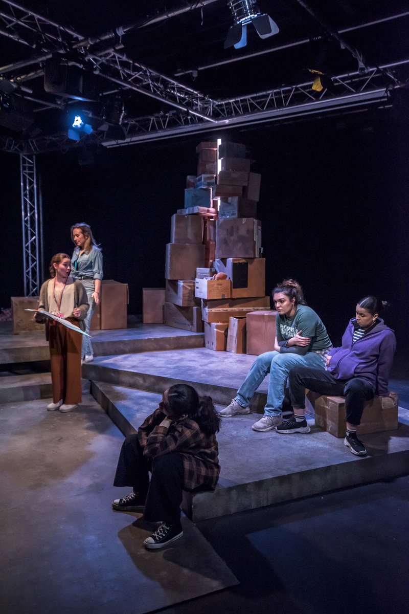 And that’s a wrap on BOX CLEVER by Monsay Whitney, directed by Heather Carroll 💛🐀

Thank you all for supporting us in telling Marnie’s story 🙄